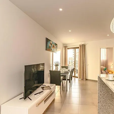 Apartment Inviting 2-Bed Apartment In Armacao De Pera *