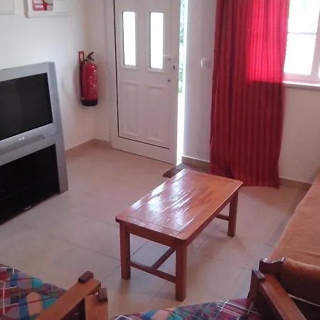 Inviting 2-bed In Apartamento