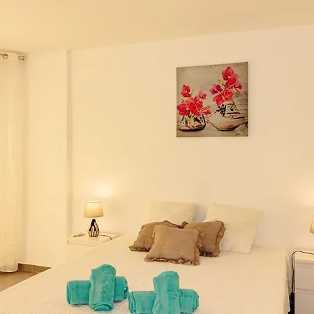 Inviting 2-Bed Apartment In Armacao De Pera