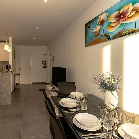 Inviting 2-Bed Apartment In Armacao De Pera Appartement